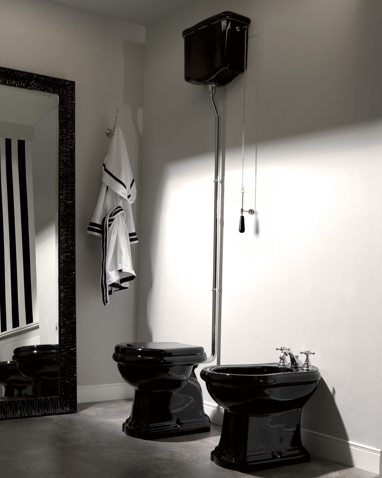 Retro High Level Cistern Toilet WC Glossy Black 01