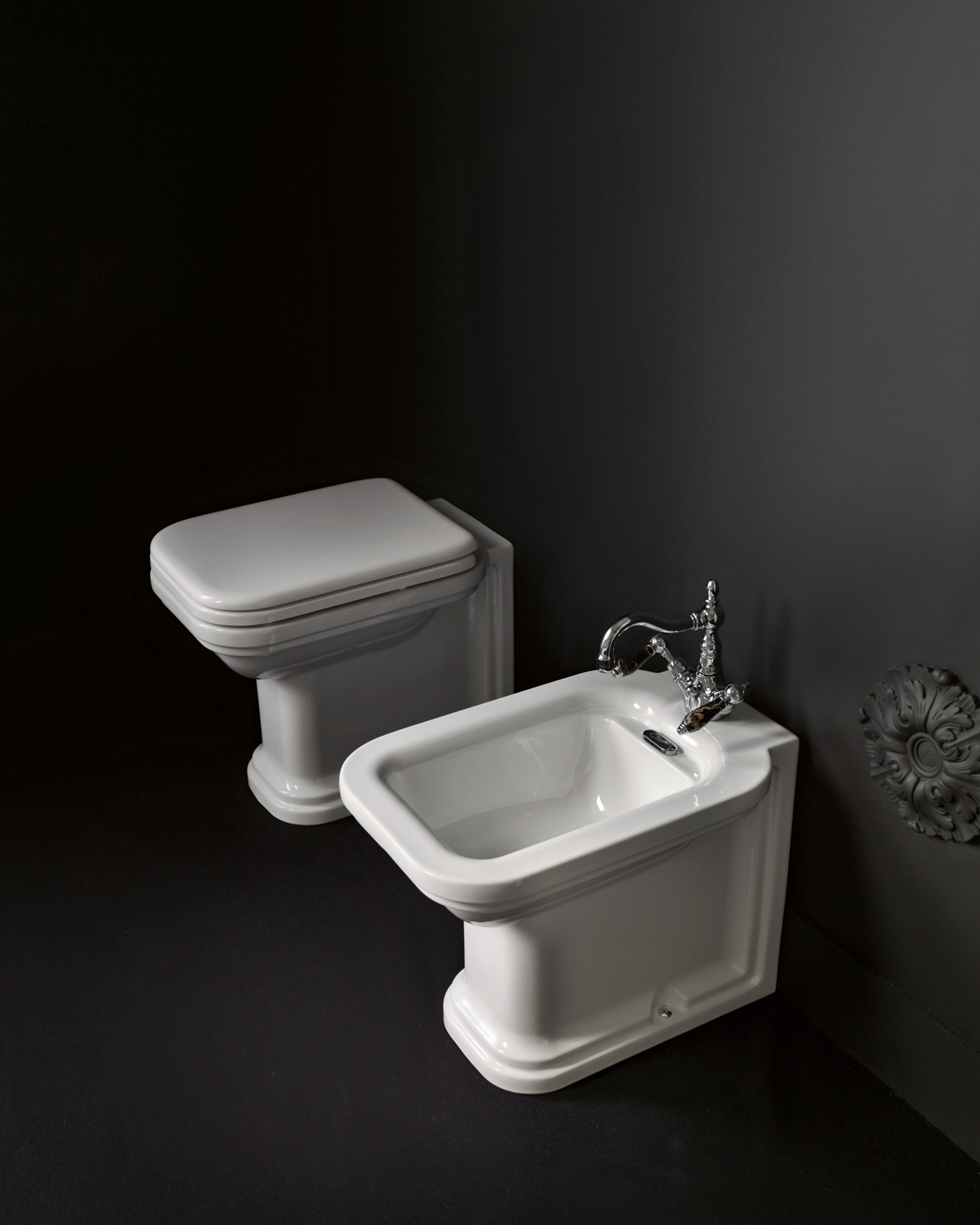 Waldorf Traditional Back To Wall Toilet Bidet Glossy White 03
