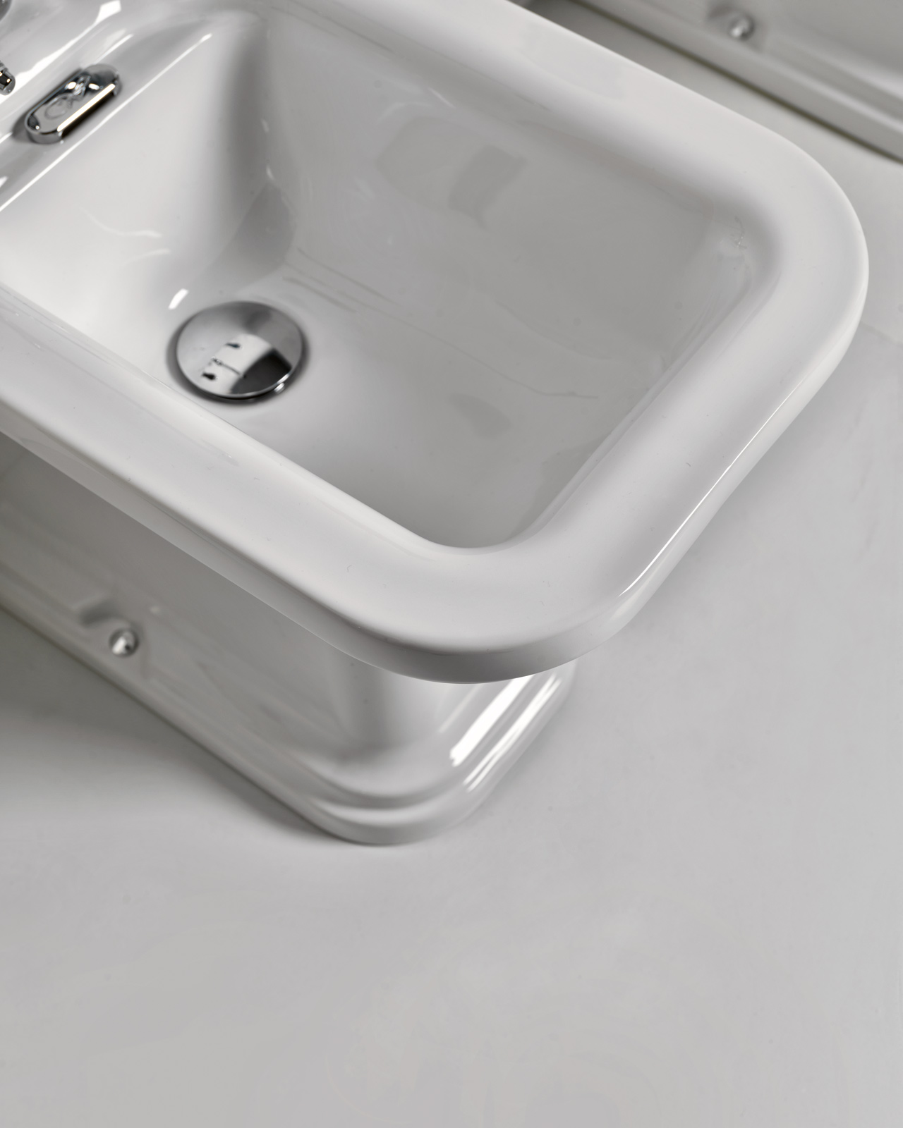 Waldorf Traditional Back To Wall Toilet Bidet Glossy White 06