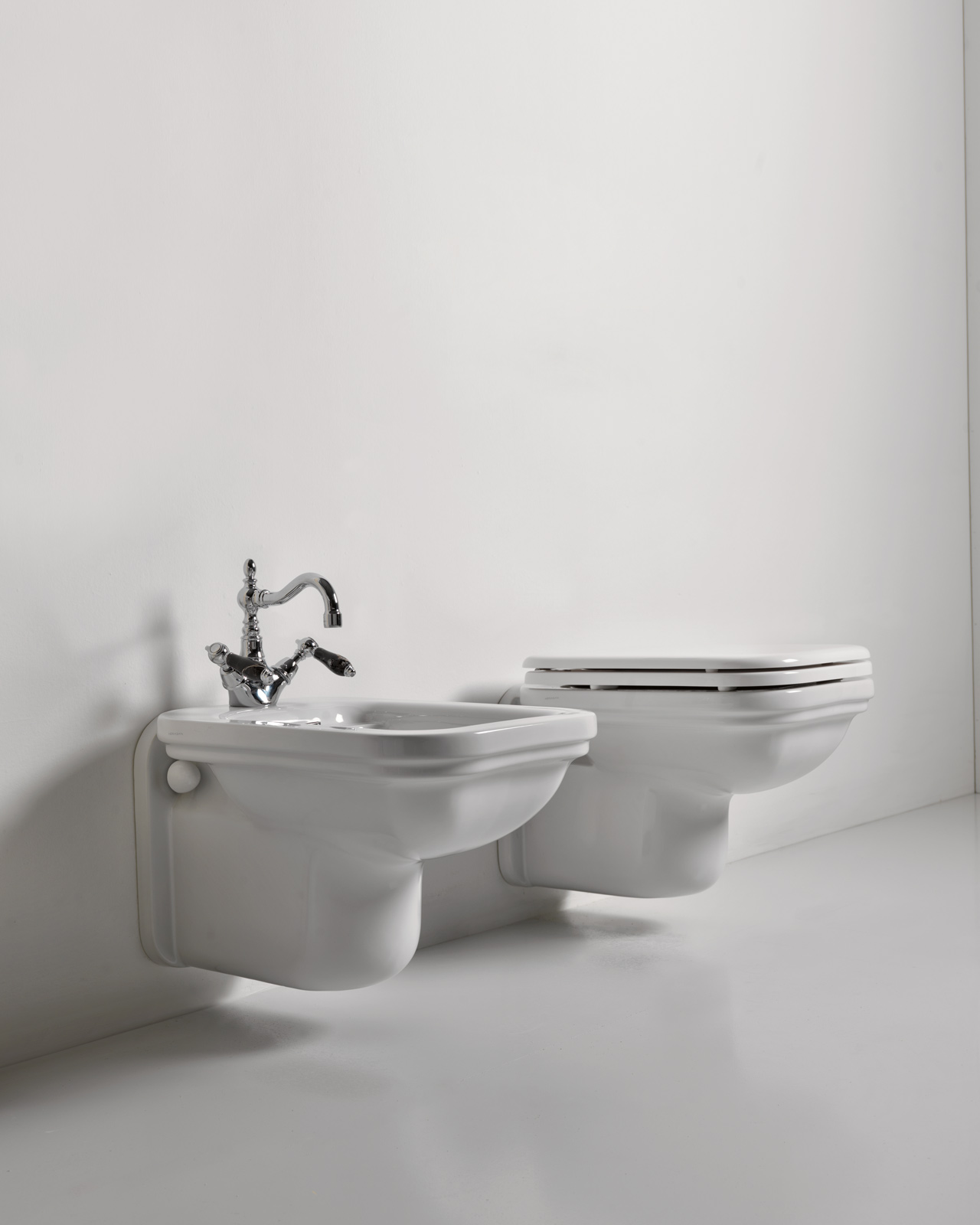 Waldorf Traditional Wall Hung Toilet Bidet Glossy White 02