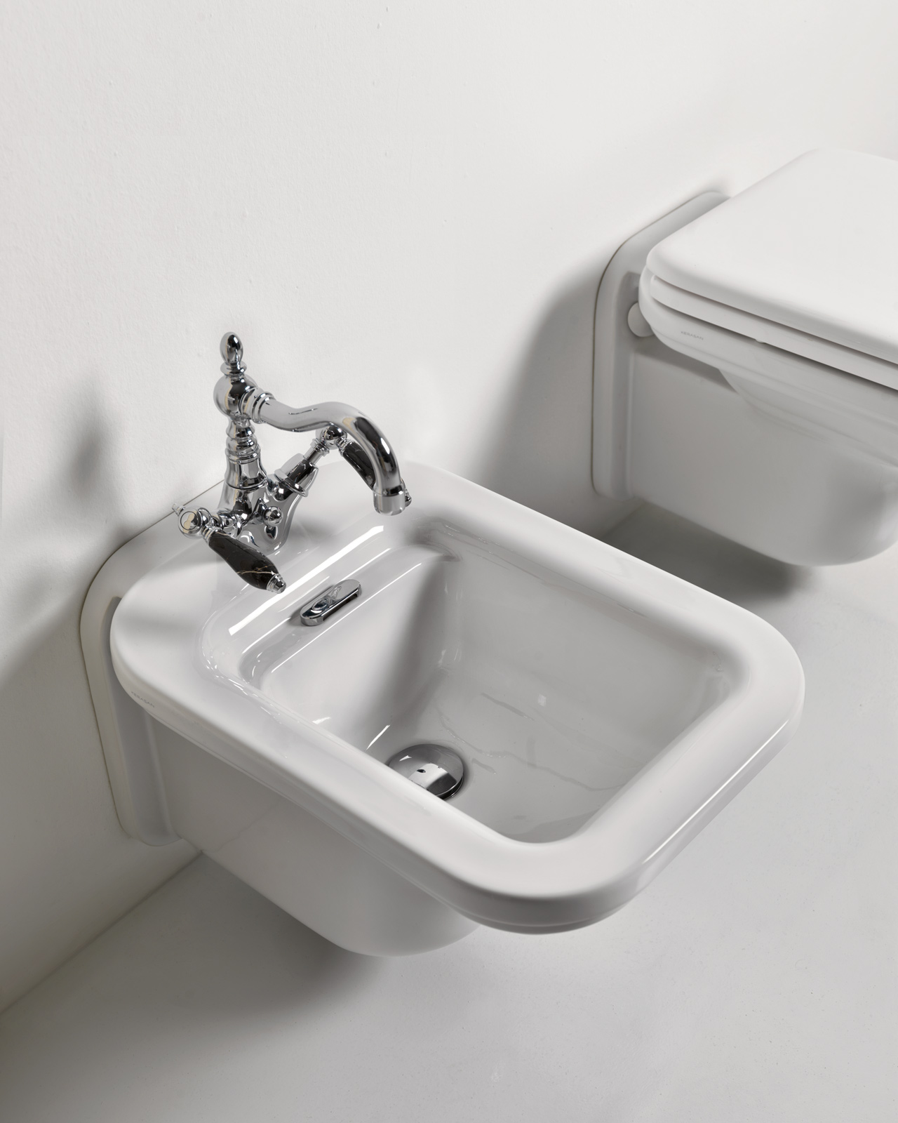 Waldorf Traditional Wall Hung Toilet Bidet Glossy White 03